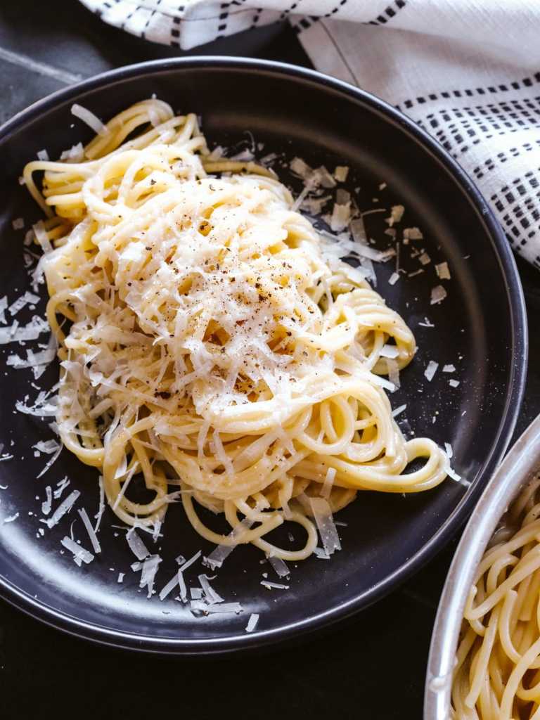 Cacio e pepe pasta with creamy cheese and black pepper sauce – Flavor Field Guide recipe by Chef Richard Hattaway